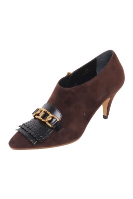 suede-shoe-with-fringe-and-chain
