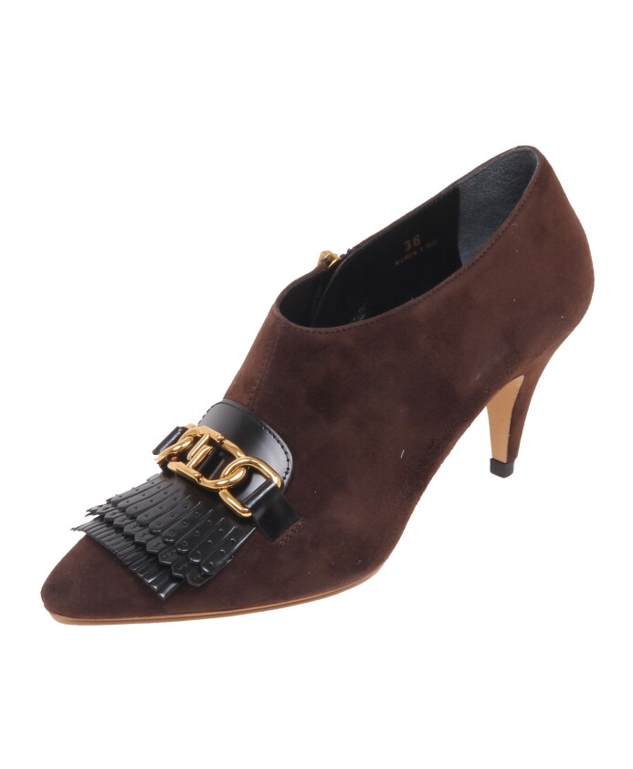 chaussure-en-daim-avec-franges-et-chaine