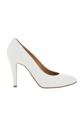 almond-toe-pumps