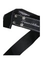 ceinture-a-large-et-logo-avec-ruban-a-la-taille