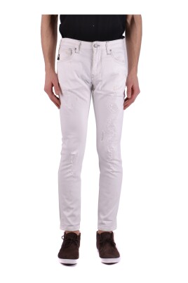 classic-denim-jeans-for-everyday-wear