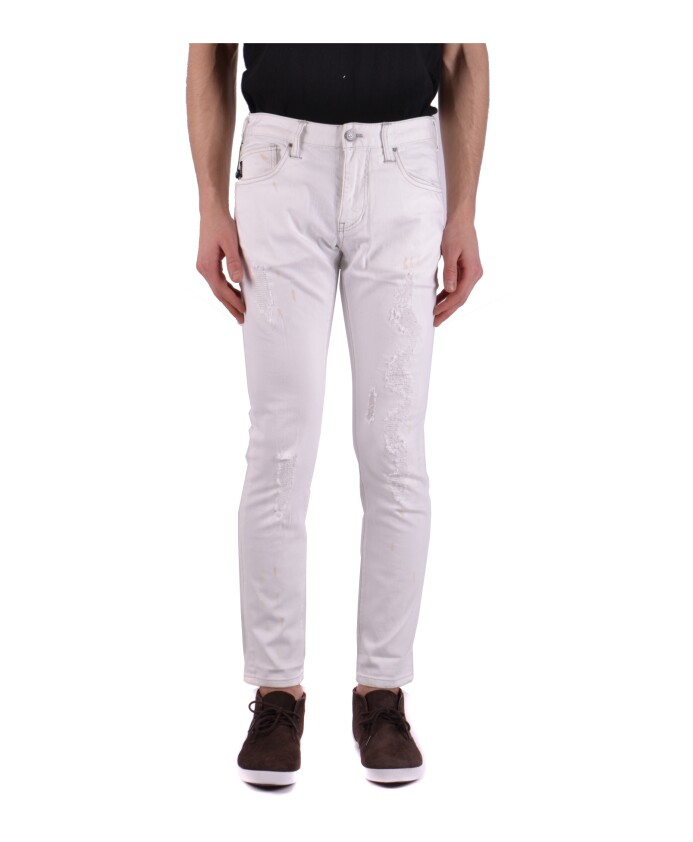 jeans-en-denim-classiques-pour-un-usage-quotidien