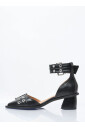 faux-leather-pumps-met-gesp