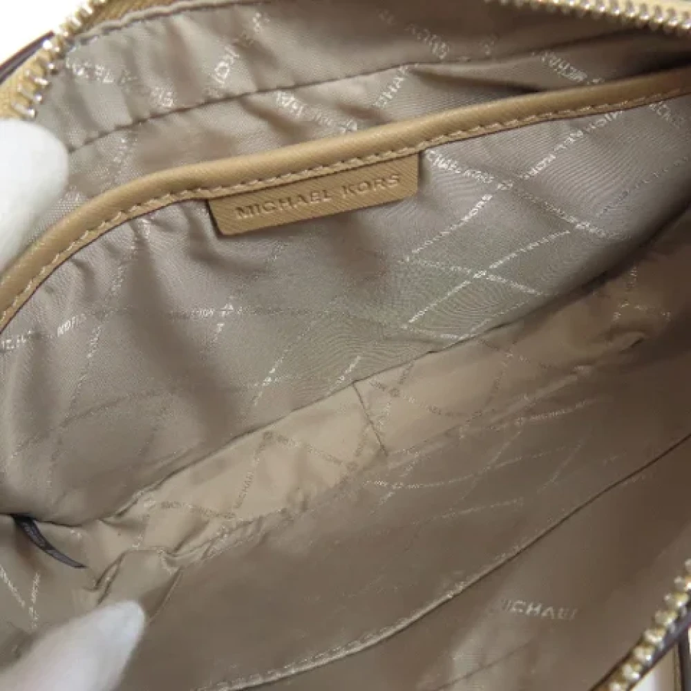 Michael Kors Pre-owned Plastic shoulder-bags Beige Dames