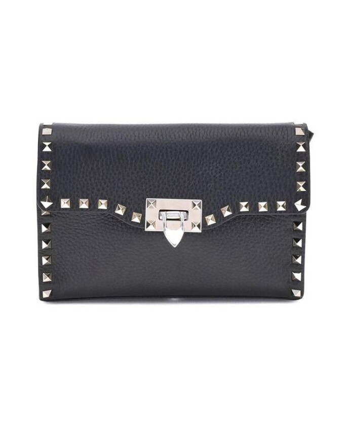 pochette-en-cuir-cloute