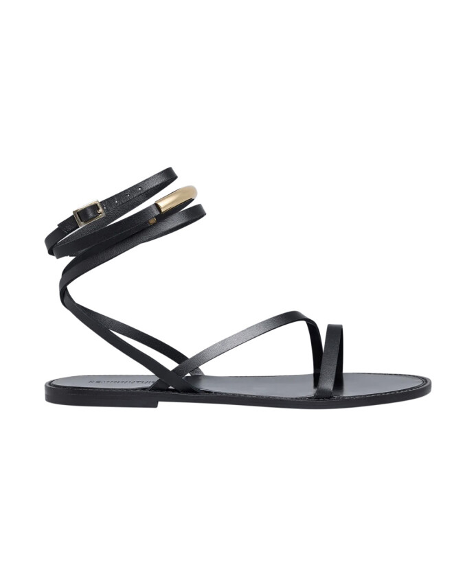 sandales-noires-en-cuir-avec-bride-de-cheville-reglable