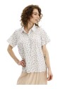 chemise-bleue-a-manches-courtes