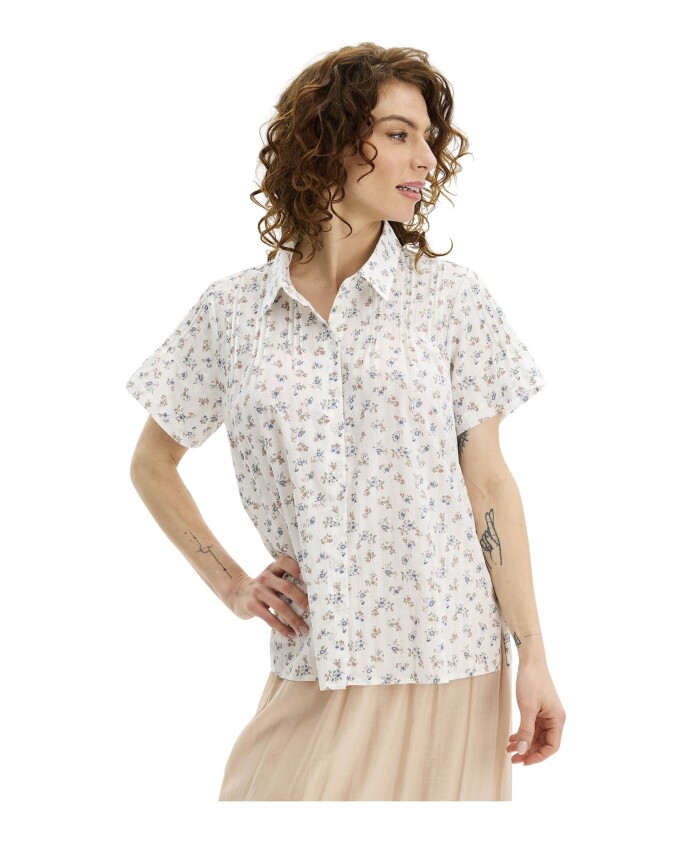 chemise-bleue-a-manches-courtes