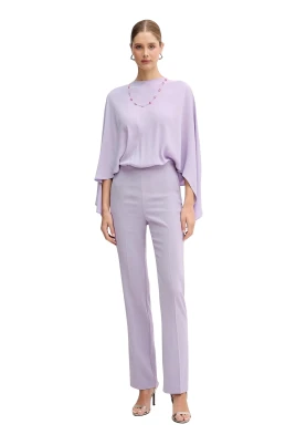 Lång jumpsuit med öppen rygg och juvelhalsband