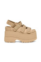 sandales-beiges-avec-fermeture-a-scratch