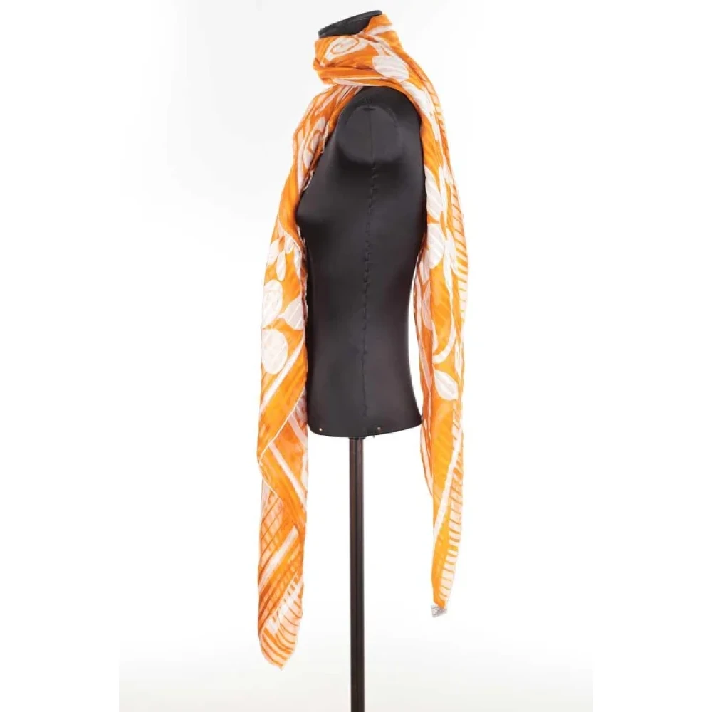 Yves Saint Laurent Vintage Pre-owned Silk scarves Orange Dames