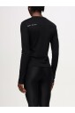 haut-noir-ajuste-design-minimaliste