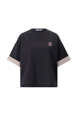t-shirt-logo-avec-manche-a-carreaux
