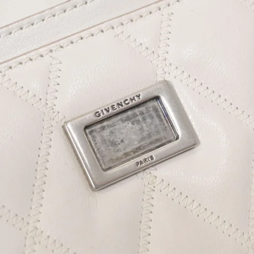 Givenchy Pre-owned Leather shoulder-bags White Dames