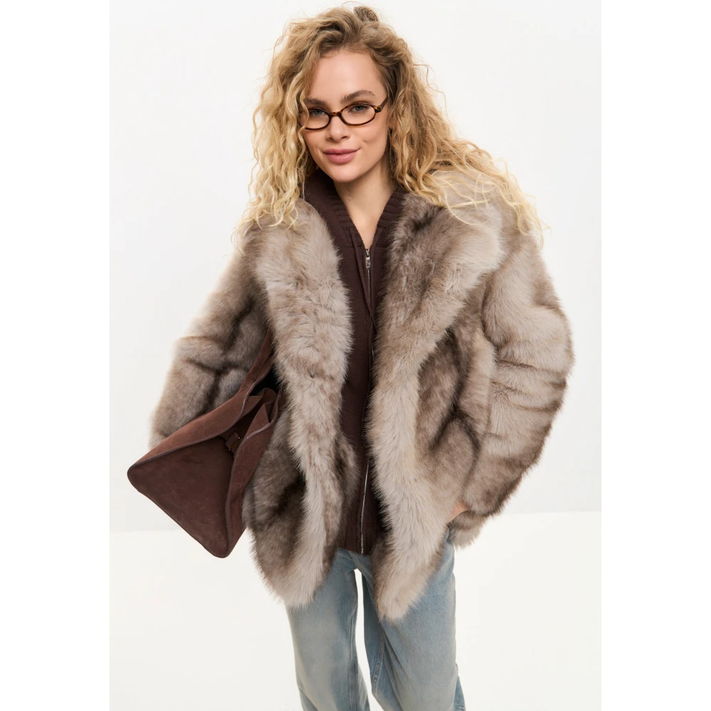 Cesare Gaspari Elegante Bruine Nep Bontjas Luxe Winterkleding voor Vrouwen Bruin Brown Dames