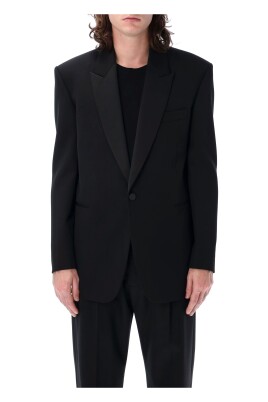 black-tuxedo-jacket-peaked-lapels