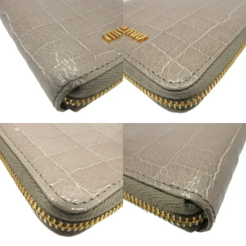 Miu Pre-owned Leather wallets Gray Dames