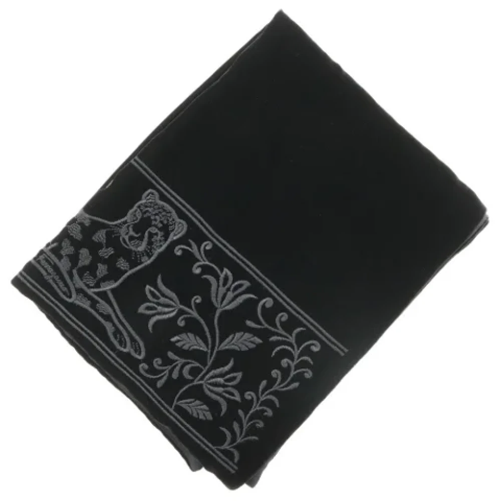 Salvatore Ferragamo Pre-owned Silk scarves Black Dames