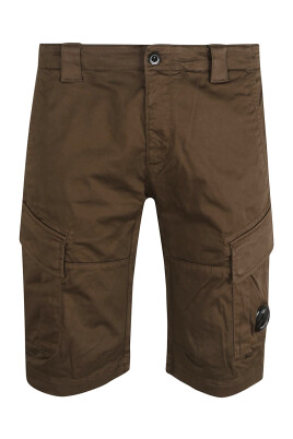 green-cargo-shorts-stylish-summer-look