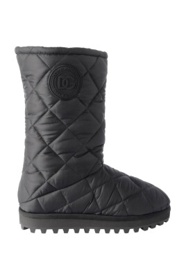 snow-boots-stylish-winter-footwear