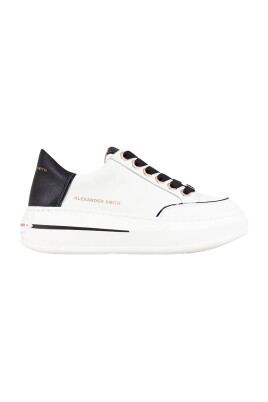 sneakers-blancs-elegants-avec-details-noirs