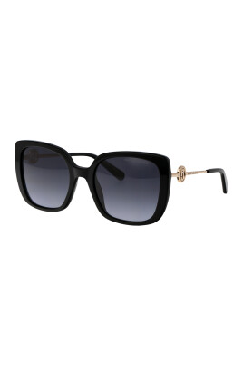 stylish-sunglasses-for-a-sunny-day