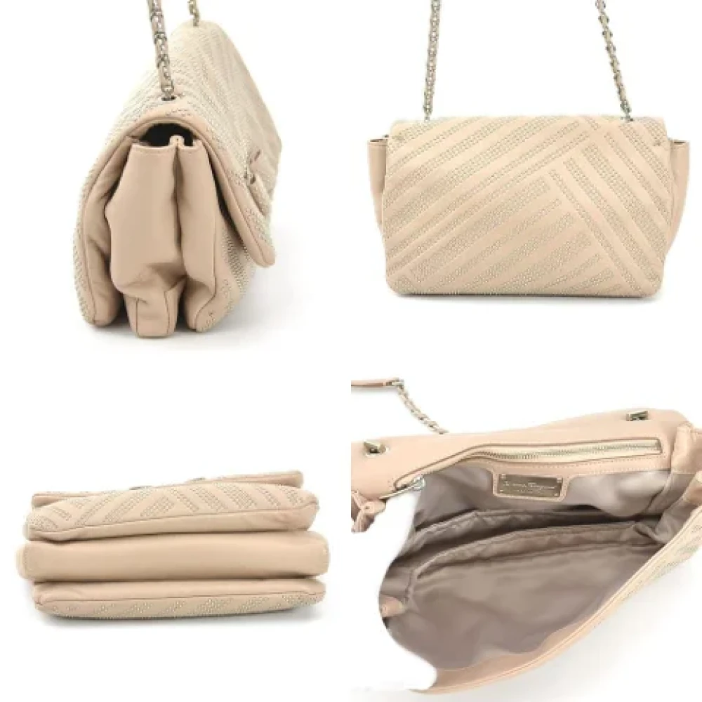 Salvatore Ferragamo Pre-owned Leather shoulder-bags Beige Dames