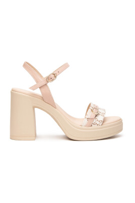 beige-sandaler-med-chunky-klack-lace
