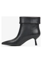 bottines-noires-a-talons-bas-en-cuir