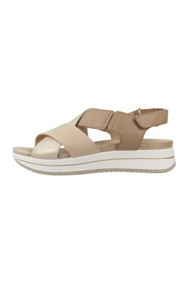 stiliga-platta-sandaler-for-kvinnor
