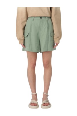 cargo-shorts-with-pockets