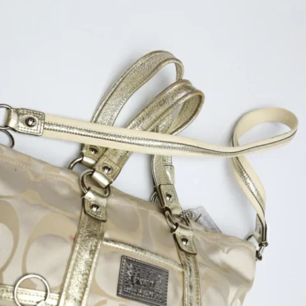 Coach Pre-owned Leather totes Yellow Dames
