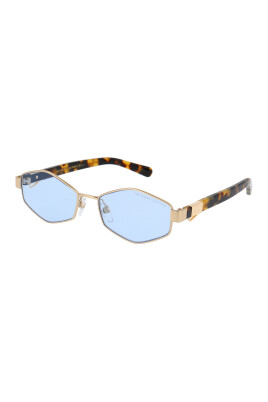 stylish-sunglasses-for-a-sunny-day