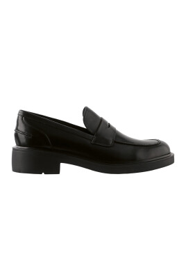 black-loafers-for-women