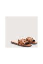bruine-leren-sandalen-met-monogramdetail