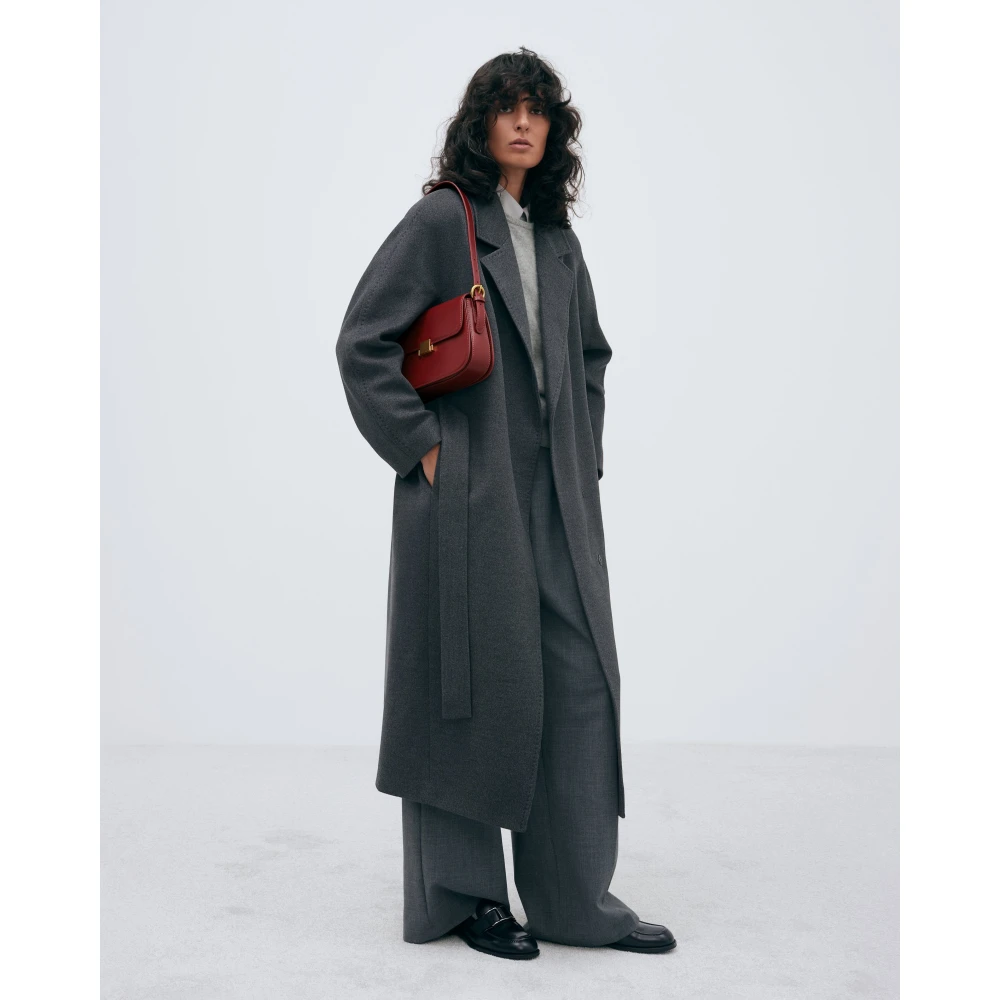 Estro Zwarte leren pennyloafers voor dames met een decoratieve gesp Black Dames