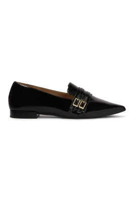 Platta lackpumps med remmar