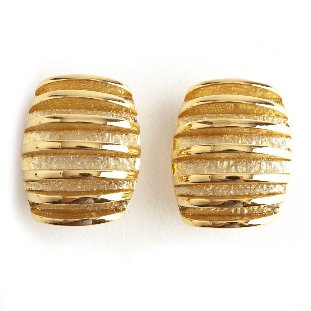 Ribbed clip on earrings