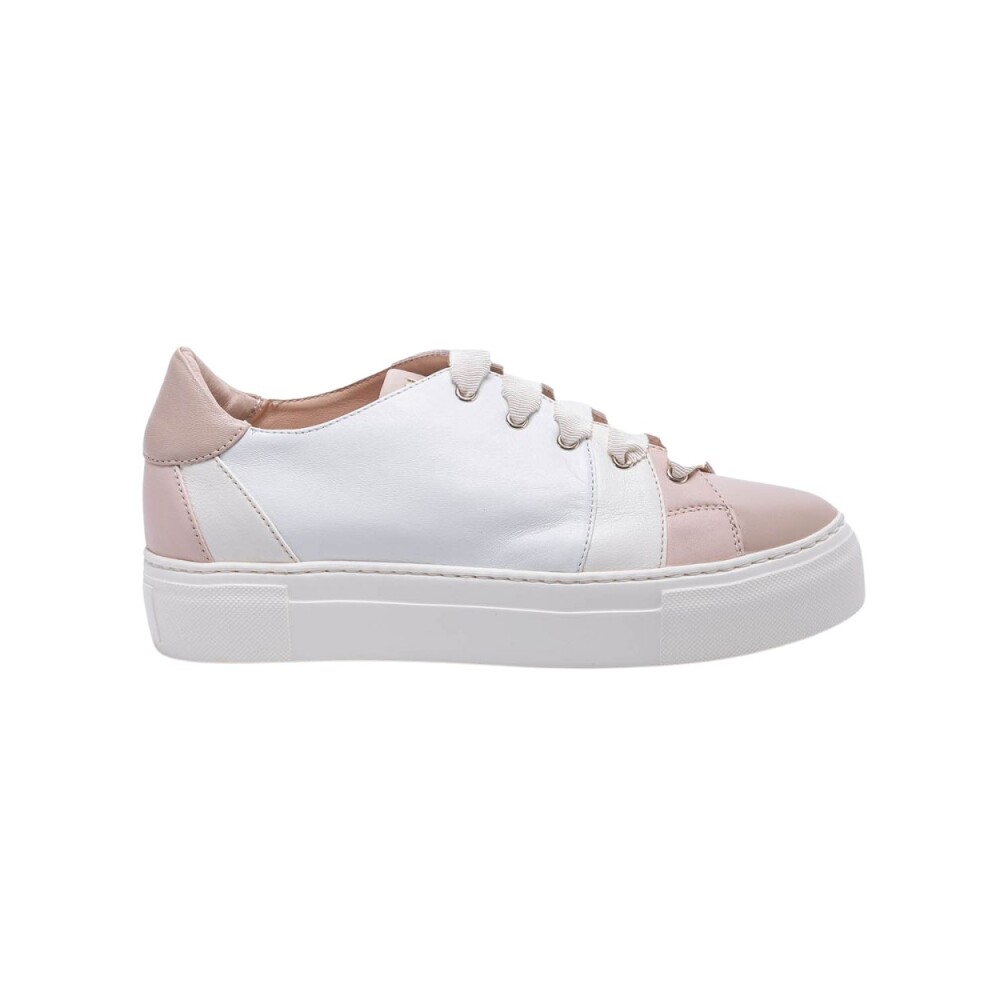 Flat leather sneakers