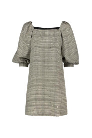 Short dress with a caroma pattern