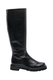 Flat boots with round ends