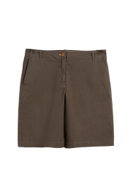 Classic cut chino shorts